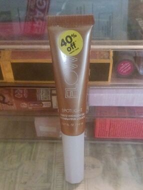 FLOWER By Drew Barrymore  Liquid Highlighter